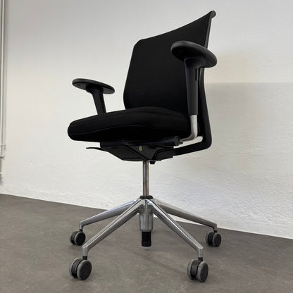 Vitra ID Mesh Bürodrehstuhl Ansicht von unten rechts