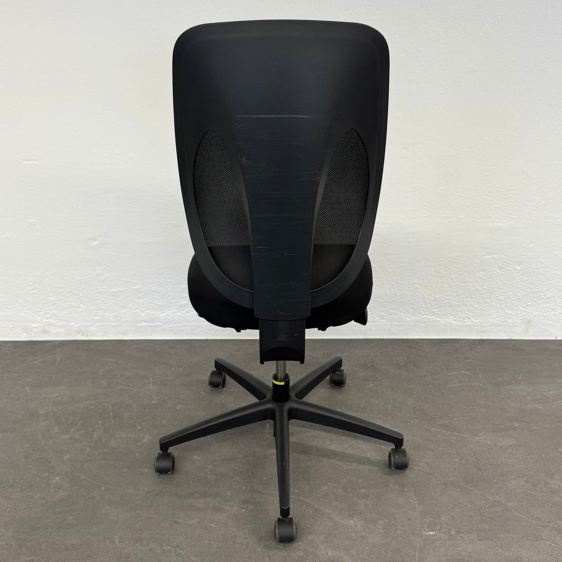 Giroflex G353 Bürodrehstuhl Ansicht von hinten