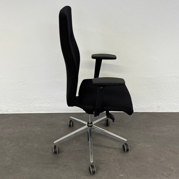 Züco Cubo Bürodrehstuhl mit Armlehnen - Schwarz-Chrom