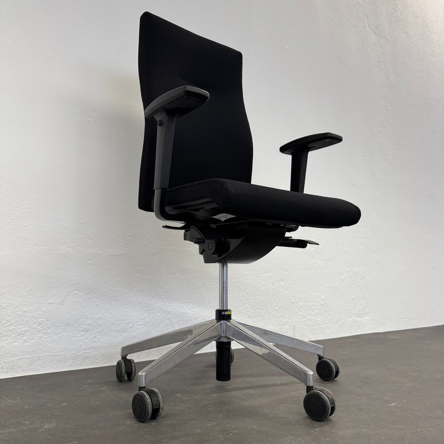 Züco Cubo Bürodrehstuhl Ansicht von unten links - 6038688