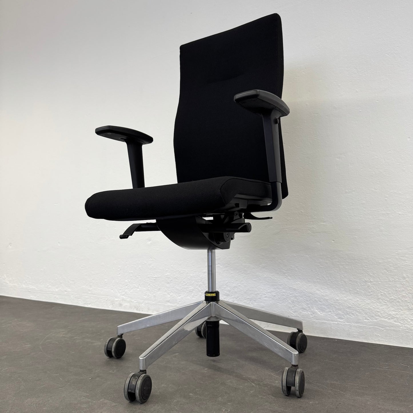 Züco Cubo Bürodrehstuhl Ansicht von unten rechts - 6038688
