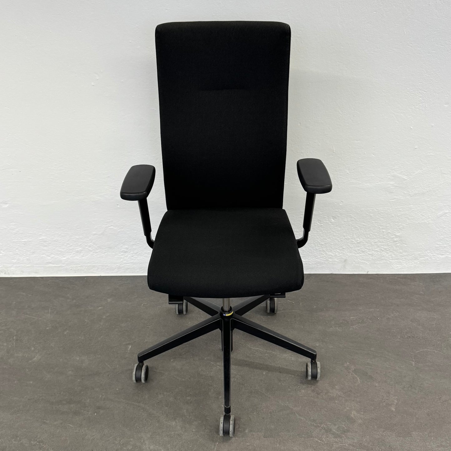 Züco Cubo Bürodrehstuhl Stoffbezug Schwarz