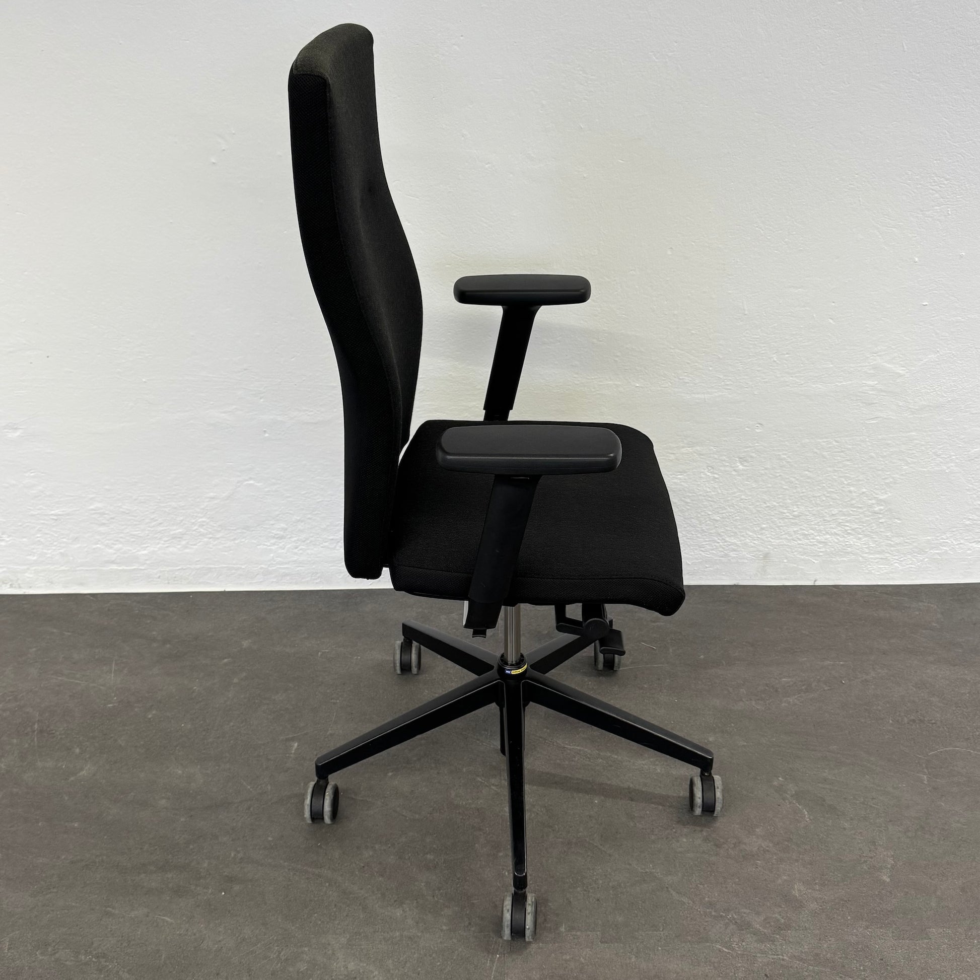 Züco Cubo Bürodrehstuhl mit Fusskreuz Metall Schwarz