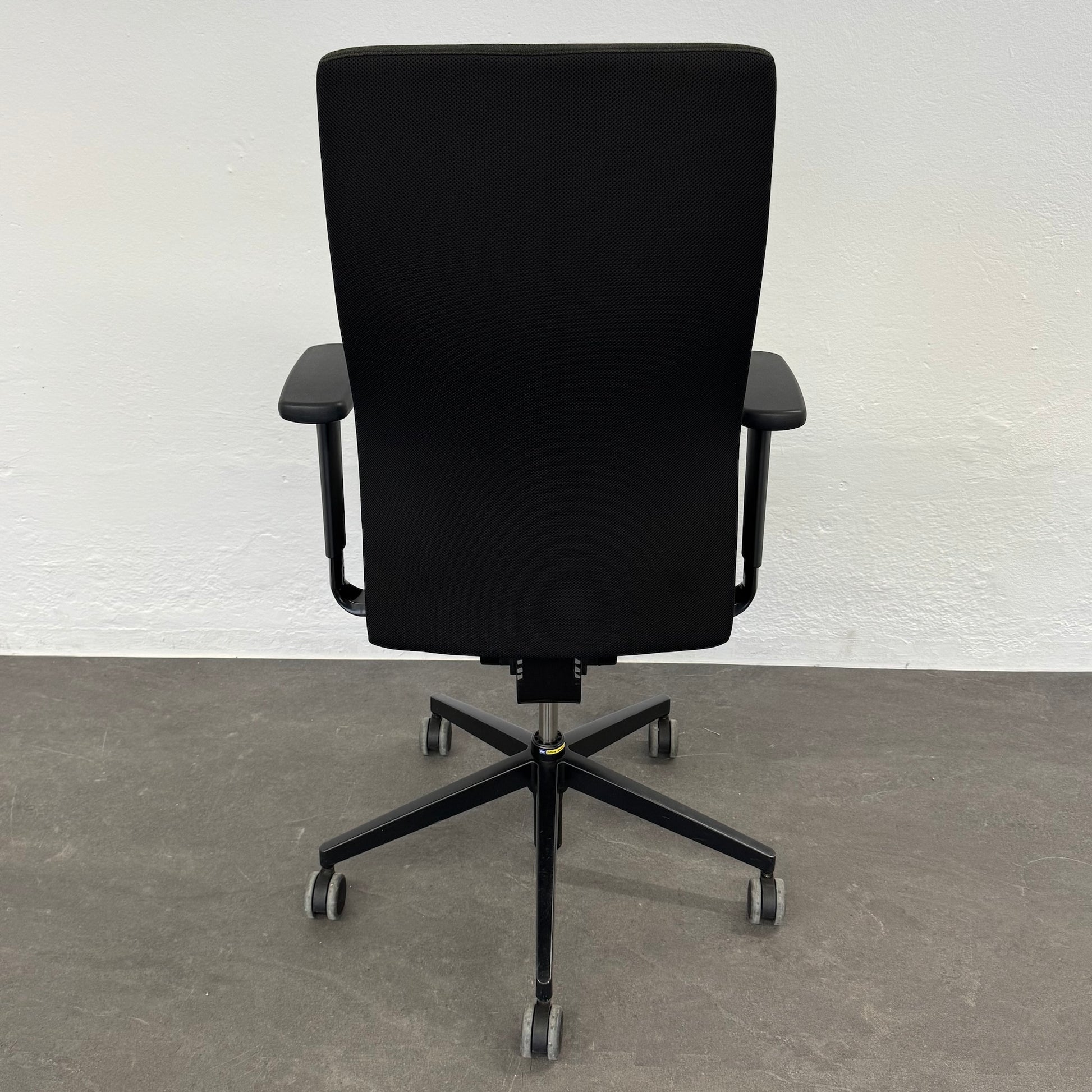 Züco Cubo Bürodrehstuhl Ansicht von hinten