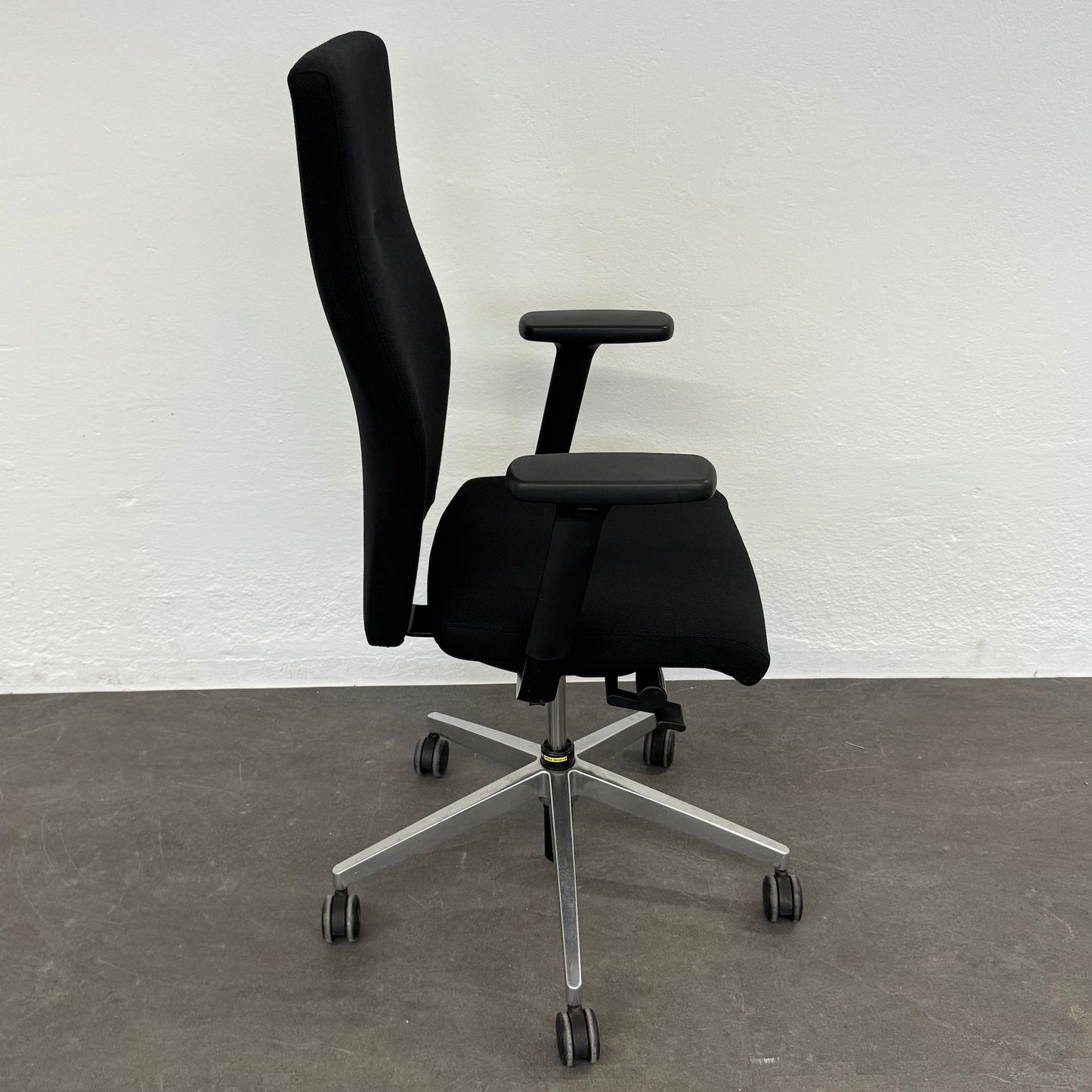 Züco Cubo Bürodrehstuhl mit Fusskreuz Metall Schwarz