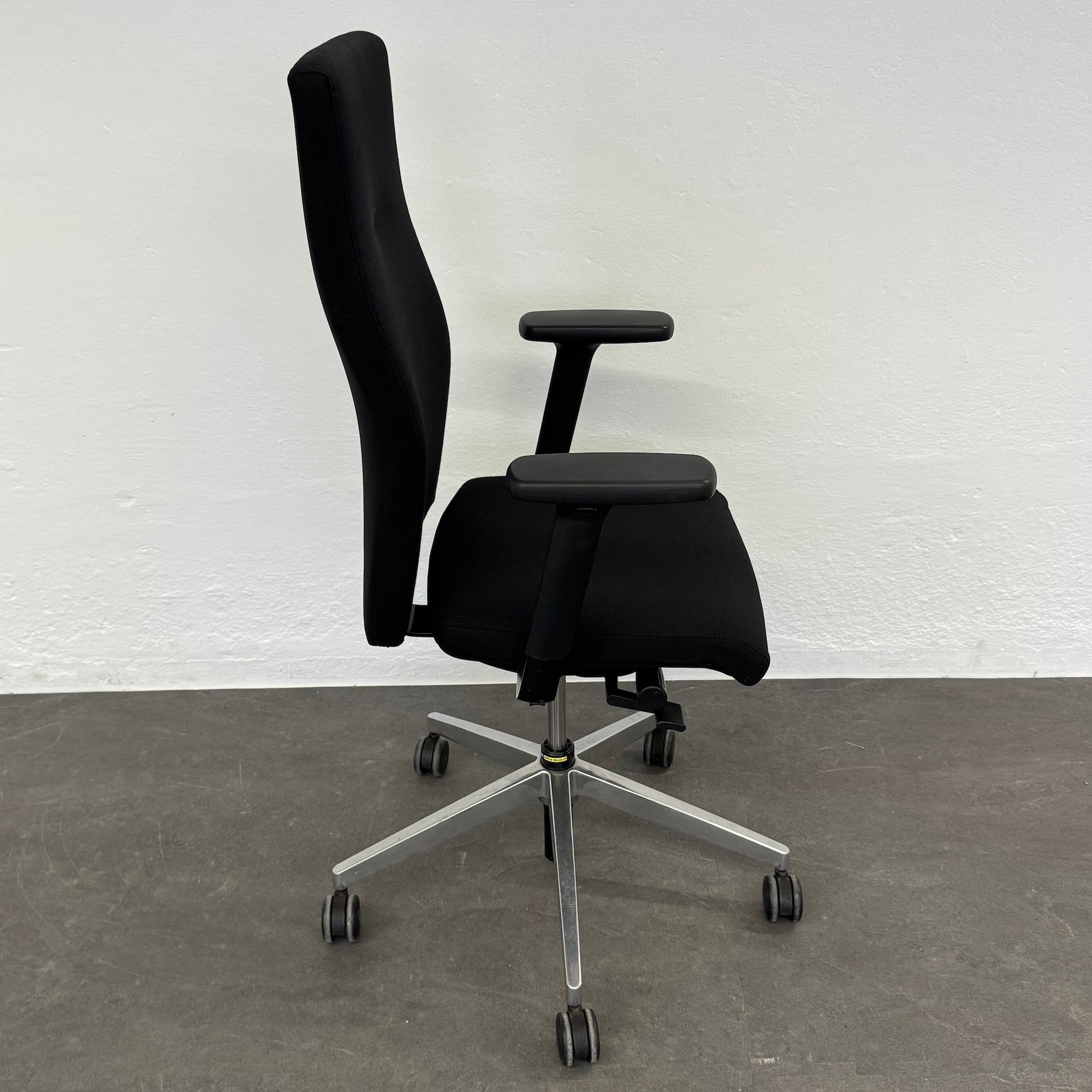 Züco Cubo Bürodrehstuhl mit Fusskreuz Metall Schwarz