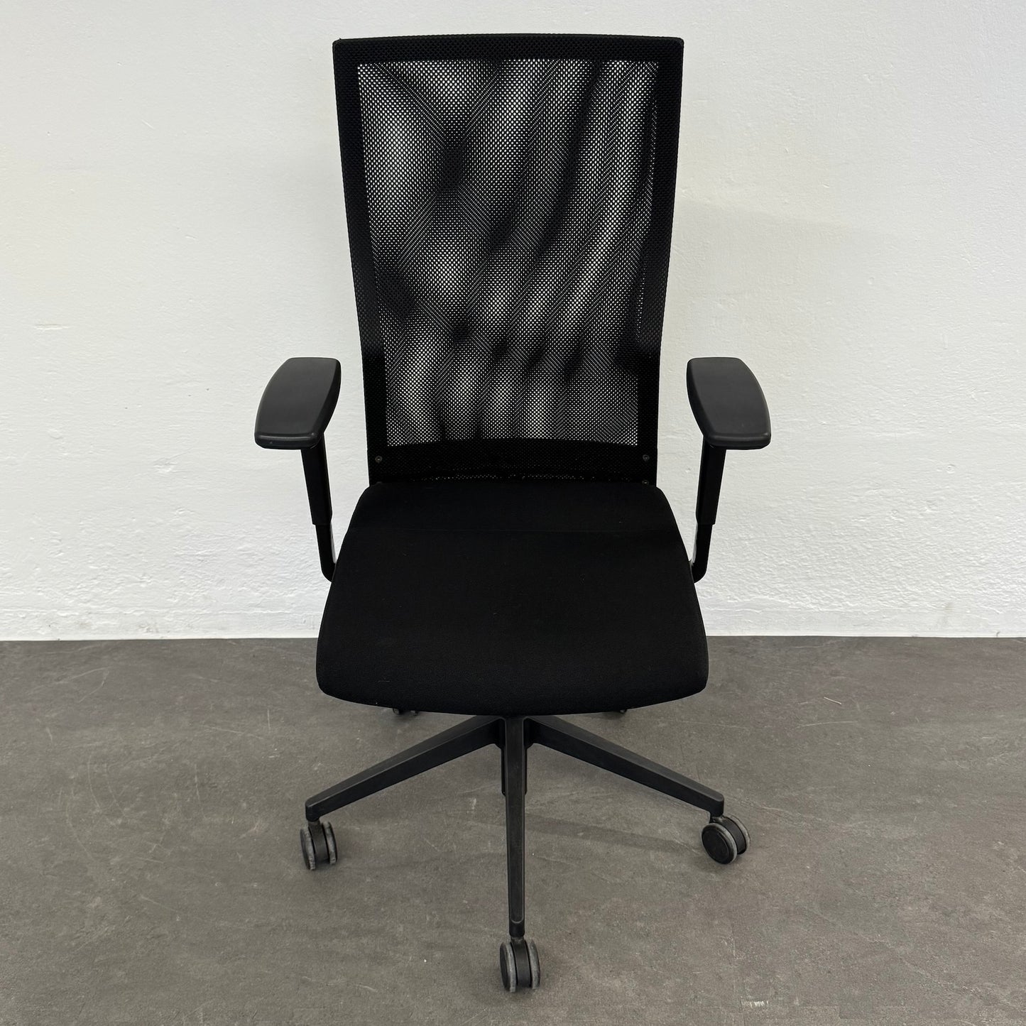 Züco Cubo Bürodrehstuhl Stoffbezug Schwarz