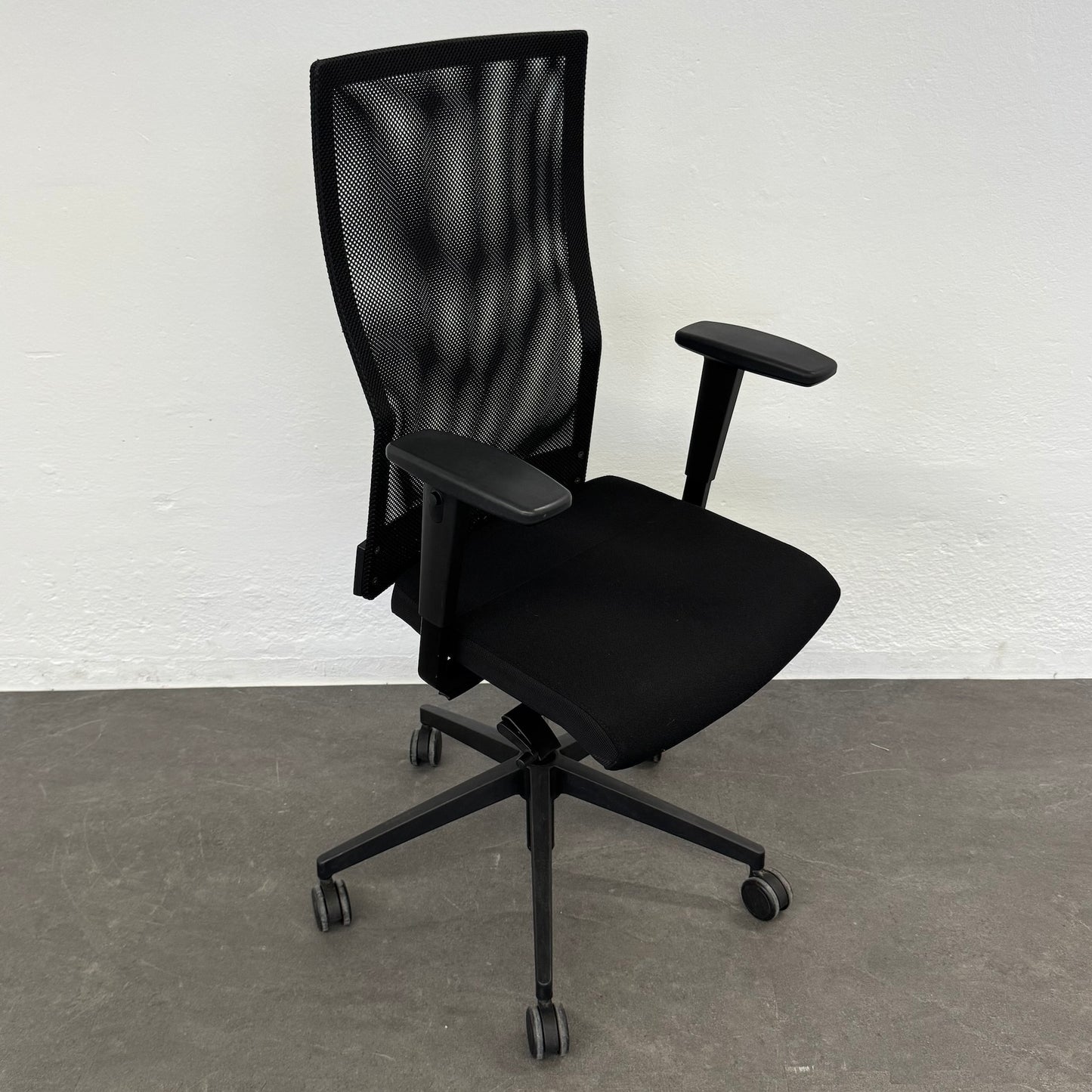 Züco Cubo Bürodrehstuhl mit Armlehnen