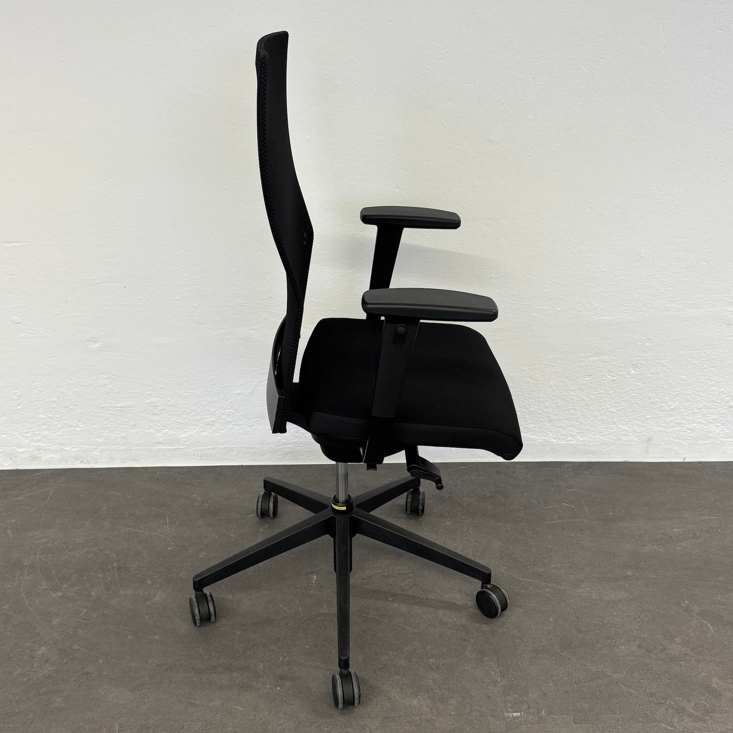 Züco Cubo Bürodrehstuhl mit Fusskreuz Metall Schwarz