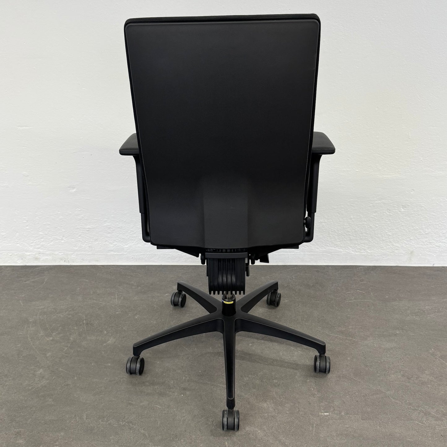 Dauphin Stilo ES Operator Bürodrehstuhl Ansicht von hinten