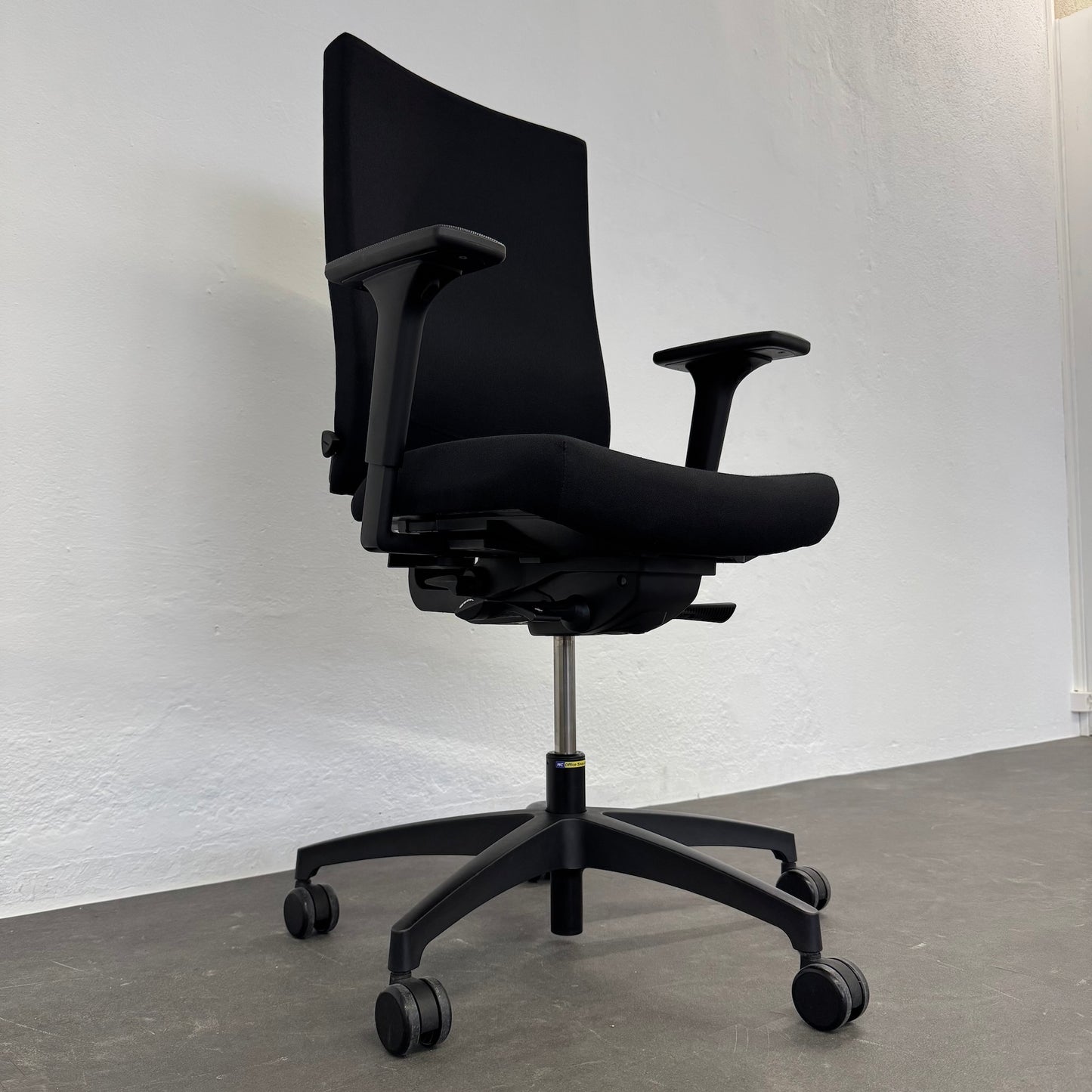 Dauphin Stilo ES Operator Bürodrehstuhl seitliche Ansicht von links