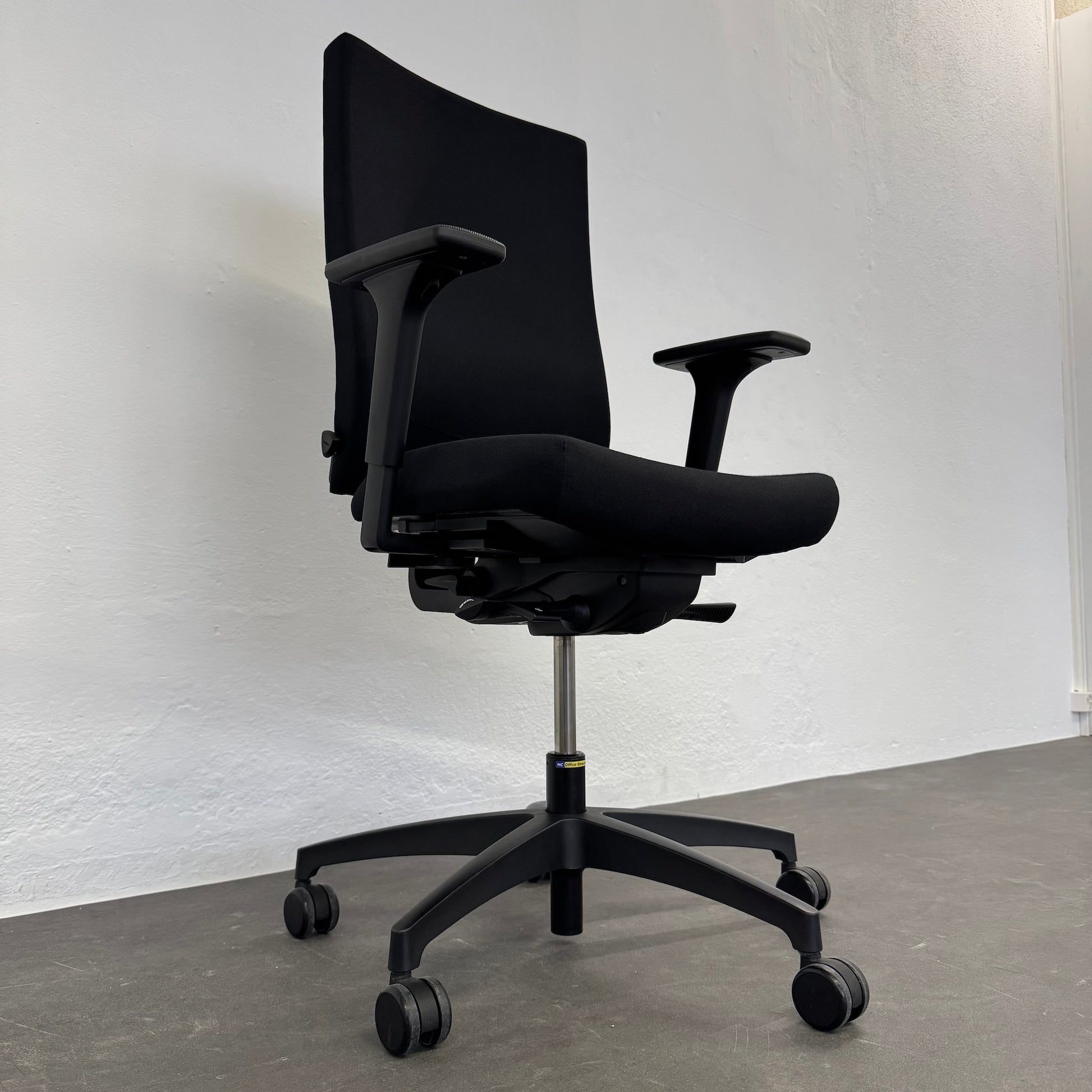 Dauphin Stilo ES Operator Bürodrehstuhl seitliche Ansicht von links