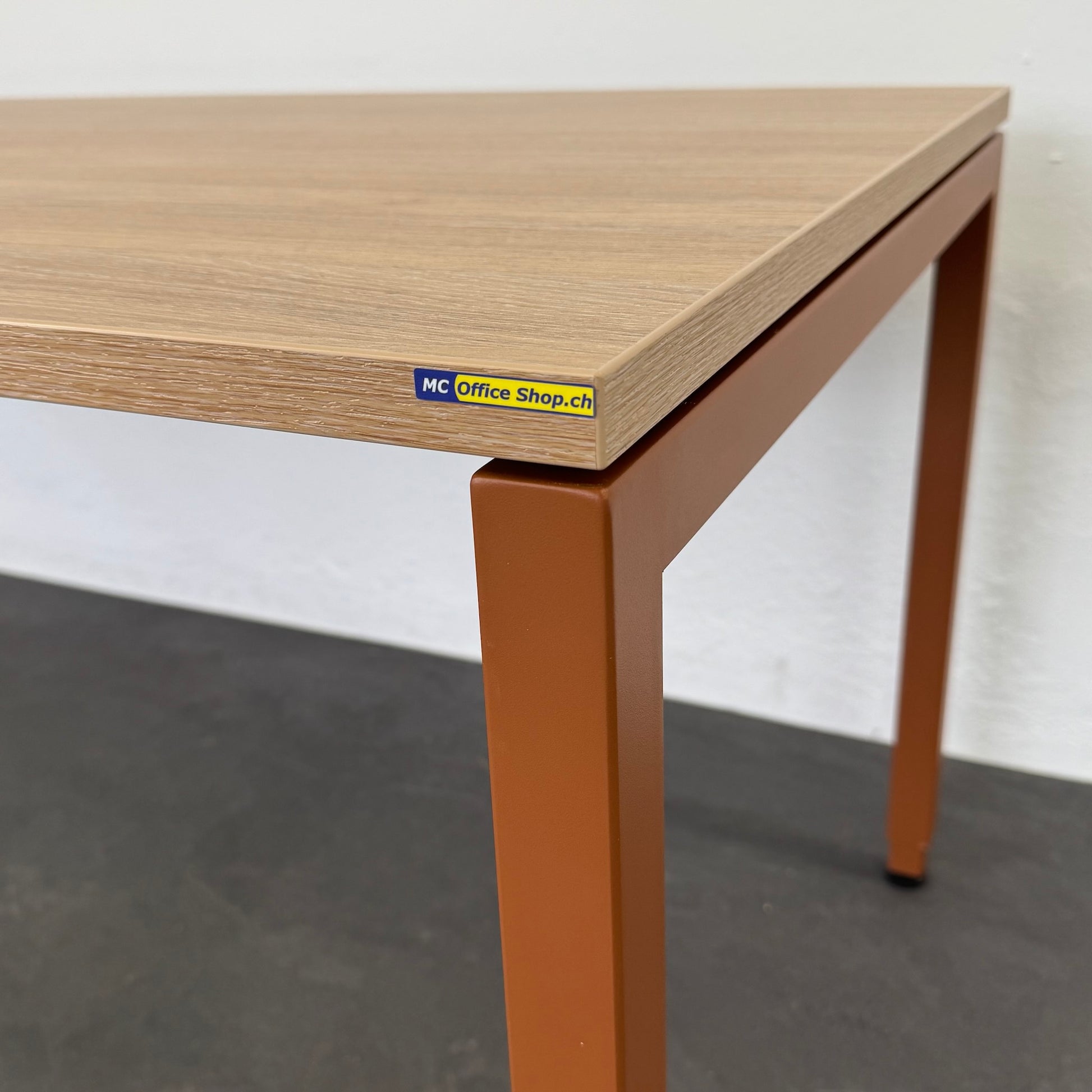 Lista Office Motion Schreibtisch Detailfoto Tischkante