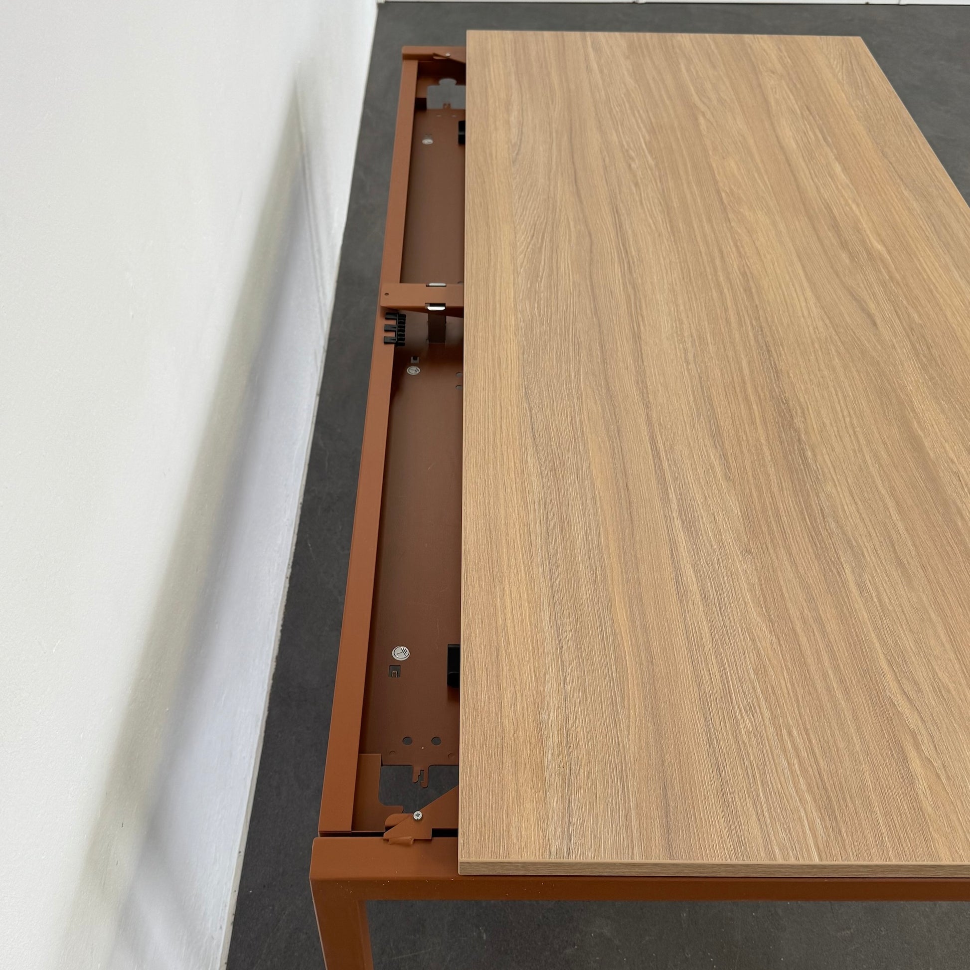 Lista Office Motion Schreibtisch Detailfoto Kabelkanal