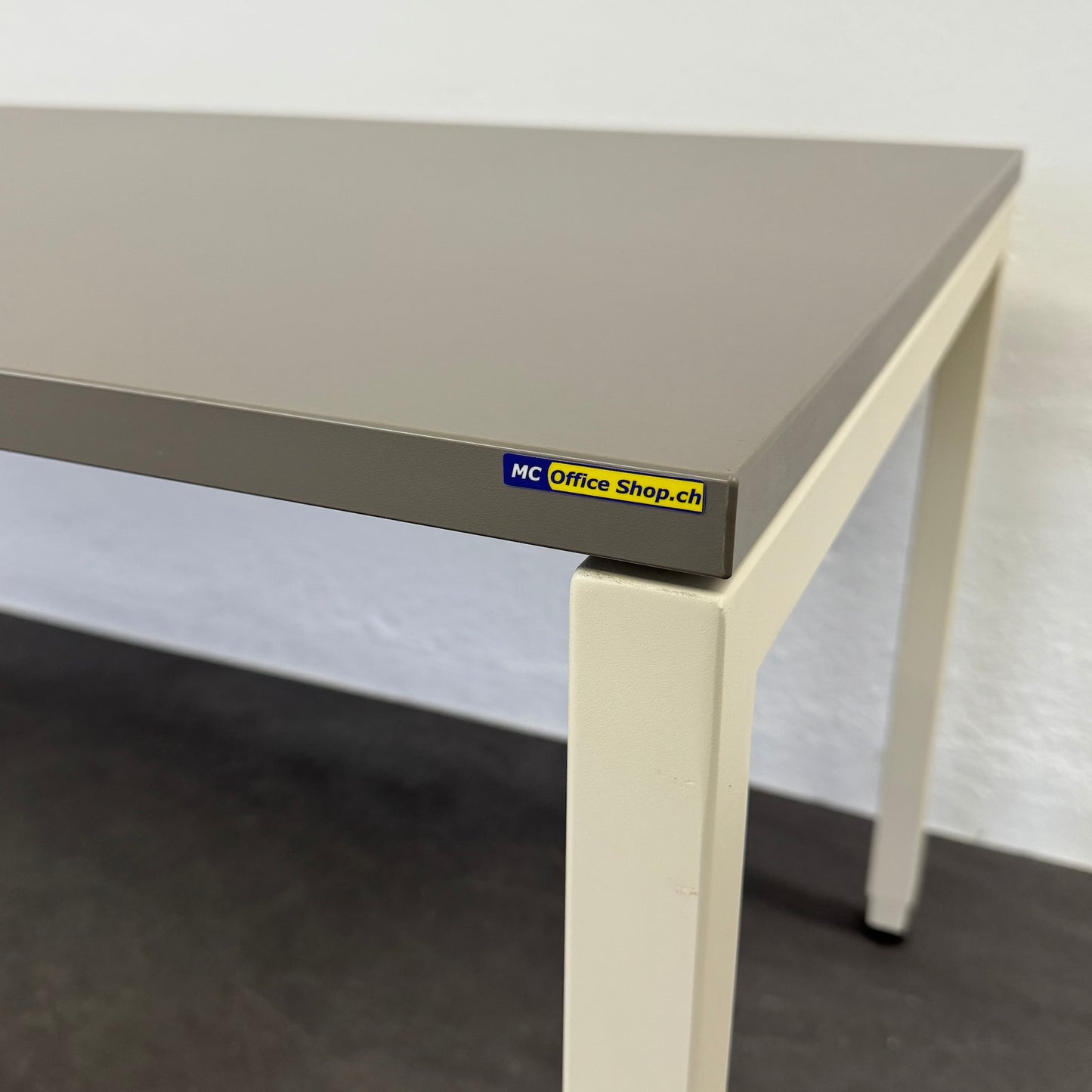 Lista Office Motion Schreibtisch Detailfoto Tischkante