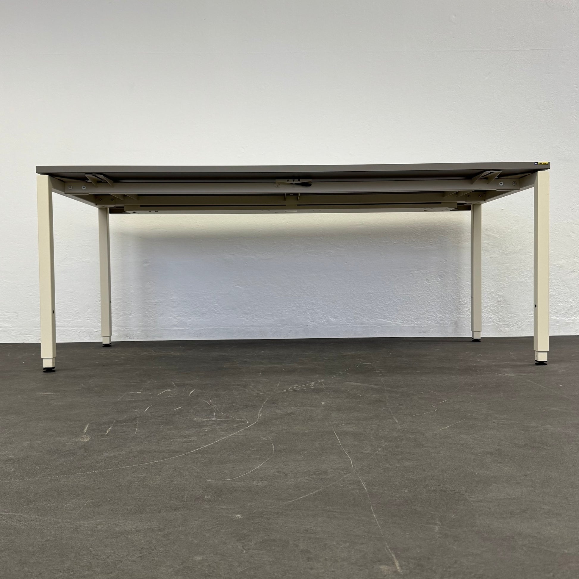 Lista Office Motion Schreibtisch Ansicht von unten