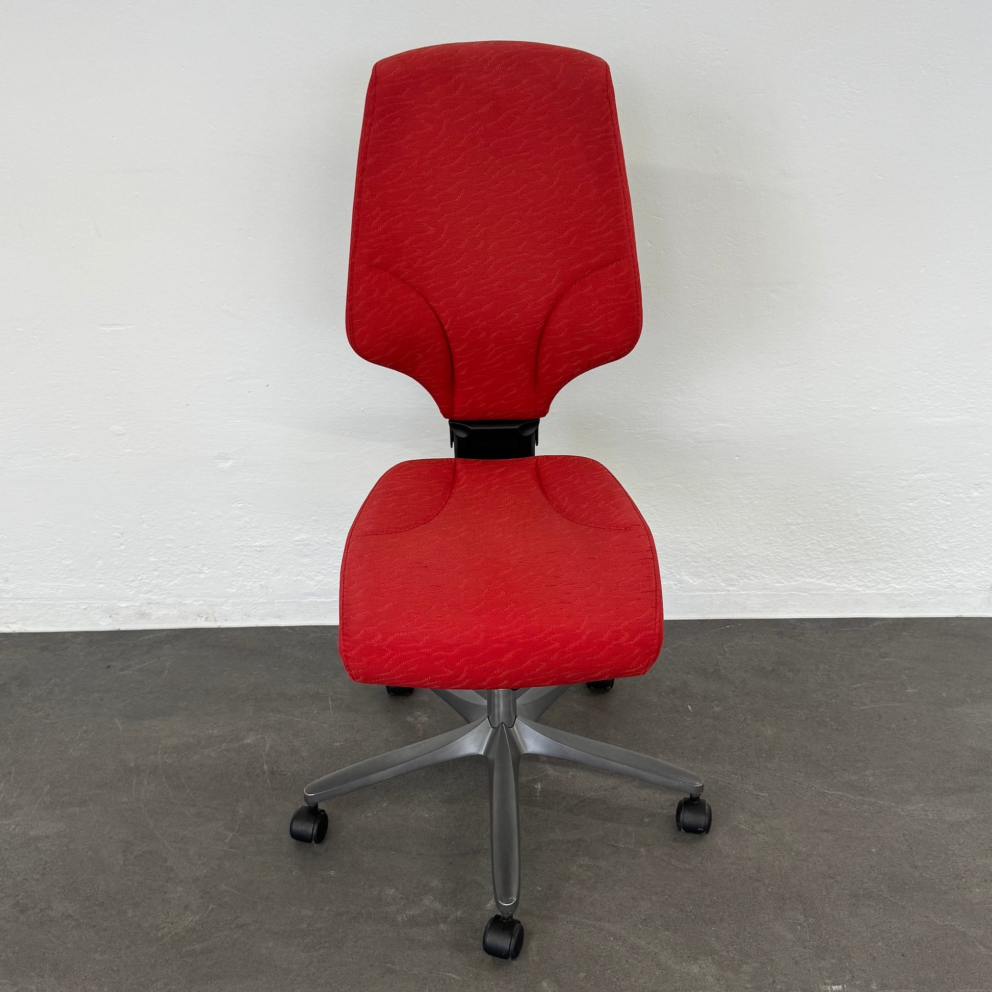 Giroflex G64 Bürodrehstuhl mit Stoffbezug Rot gemustert