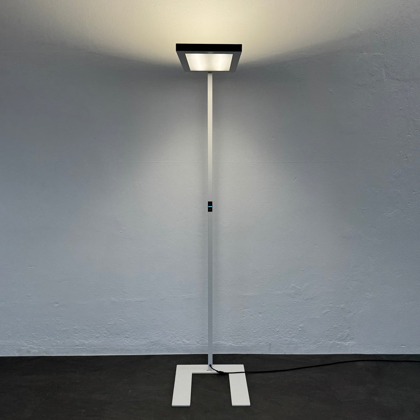 Waldamnn Lavigo LED Stehleuchte in Weiss