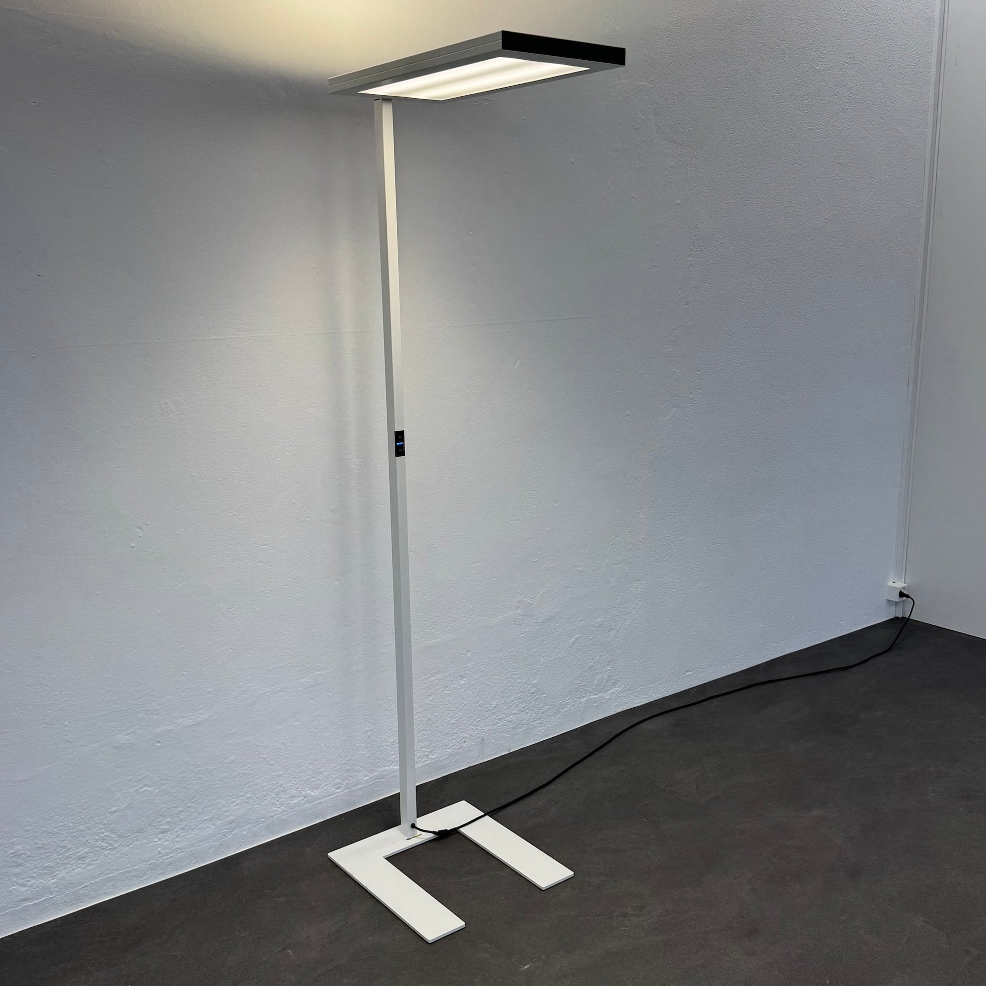Waldamnn Lavigo LED Stehleuchte mit 105 Watt