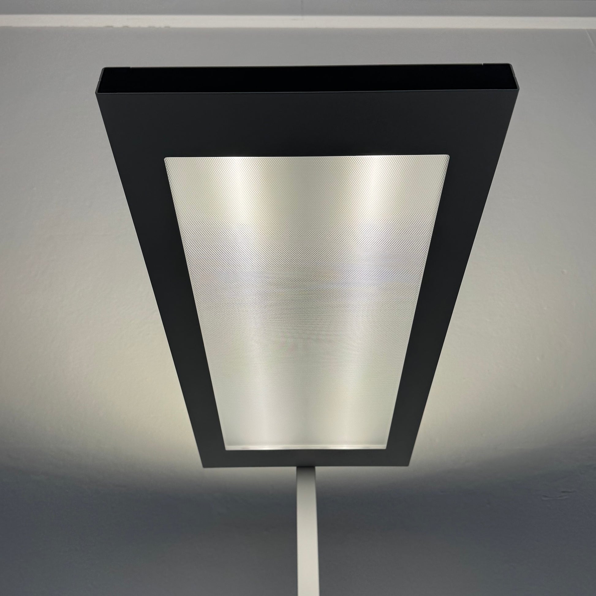 Waldamnn Lavigo LED Stehleuchte Detailfoto Lampenkopf