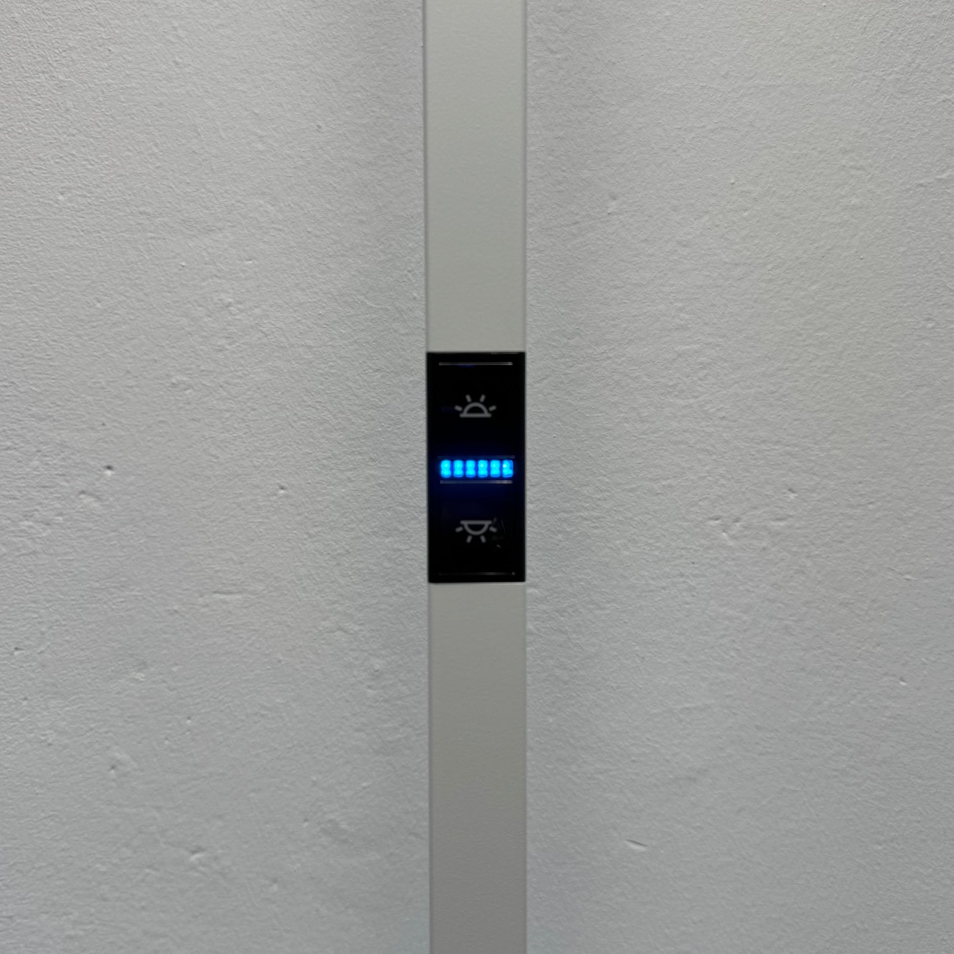 Waldamnn Lavigo LED Stehleuchte Detailfoto Steuerung