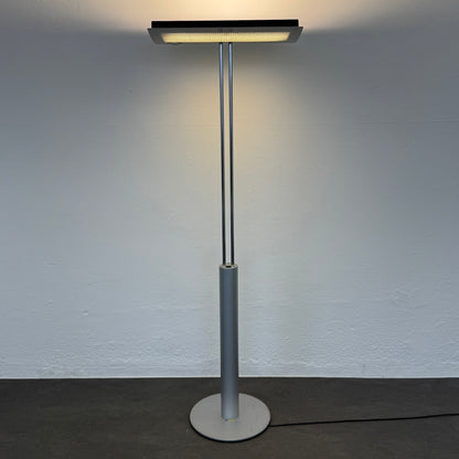 Regent Pro Smart Stehleuchte in Silbergrau