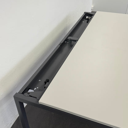 Lista Office LO Motion Schreibtisch Detailfoto Kabelkanal - 6038733