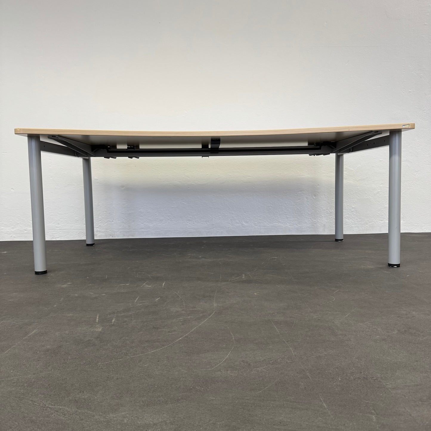 Steelcase Frisco Schreibtisch Cosinus Ansicht von unten