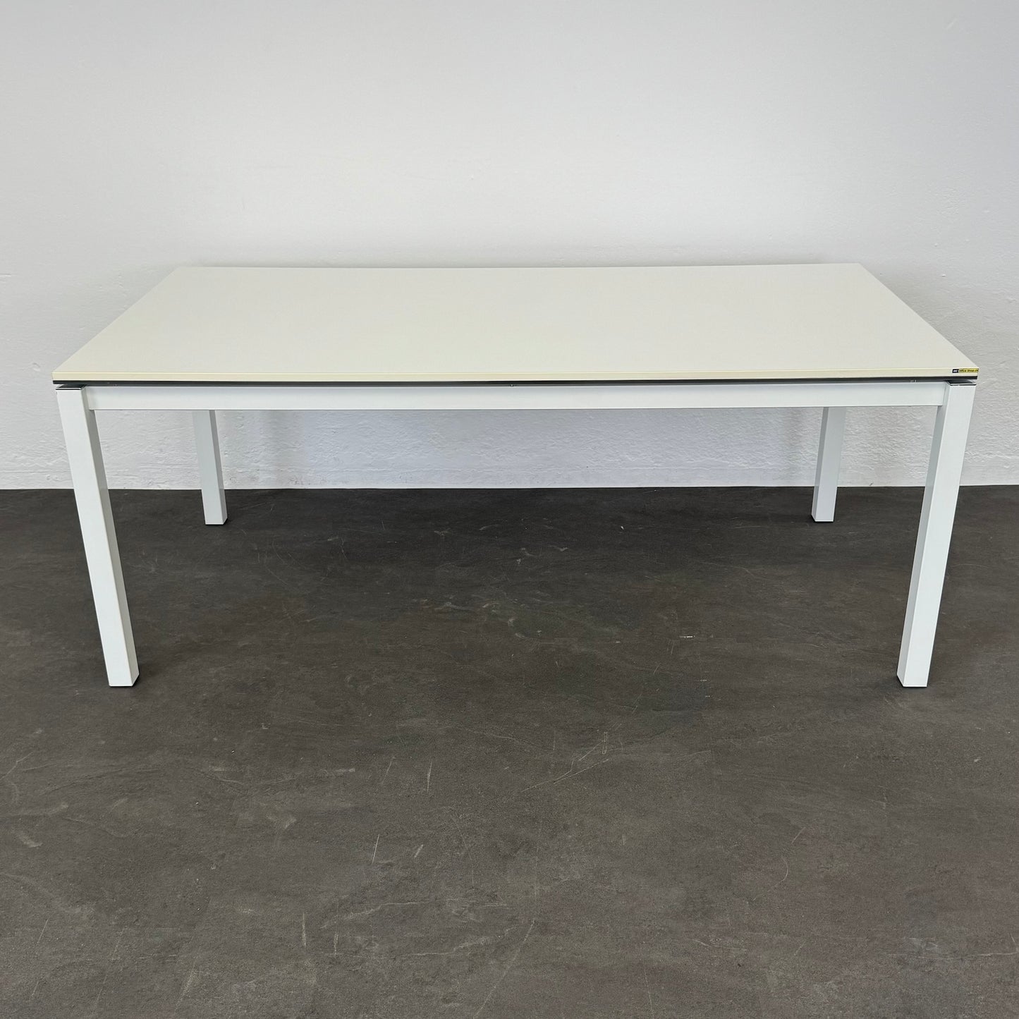 Office Line Basic Schreibtisch Spanplatte weiss