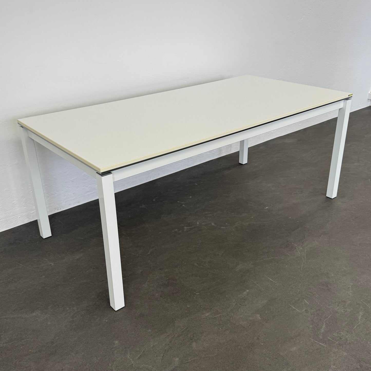 Office Line Basic Schreibtisch 1800x900mm