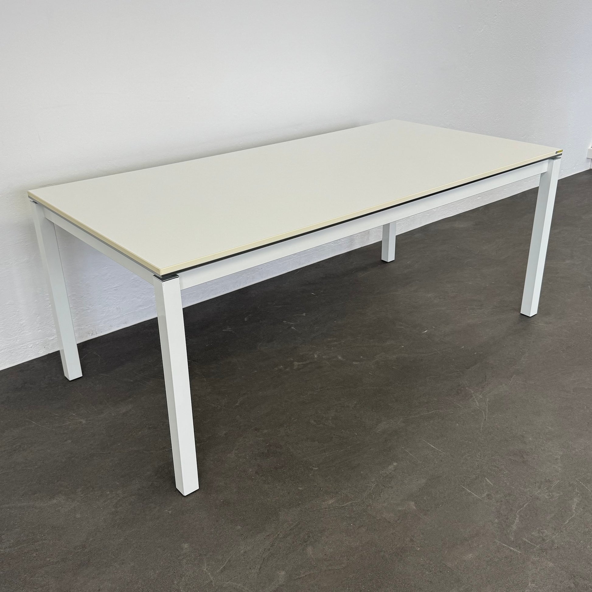 Office Line Basic Schreibtisch 1800x900mm
