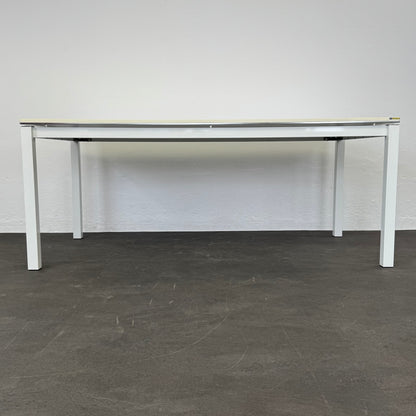 Office Line Basic Schreibtisch Ansicht von unten
