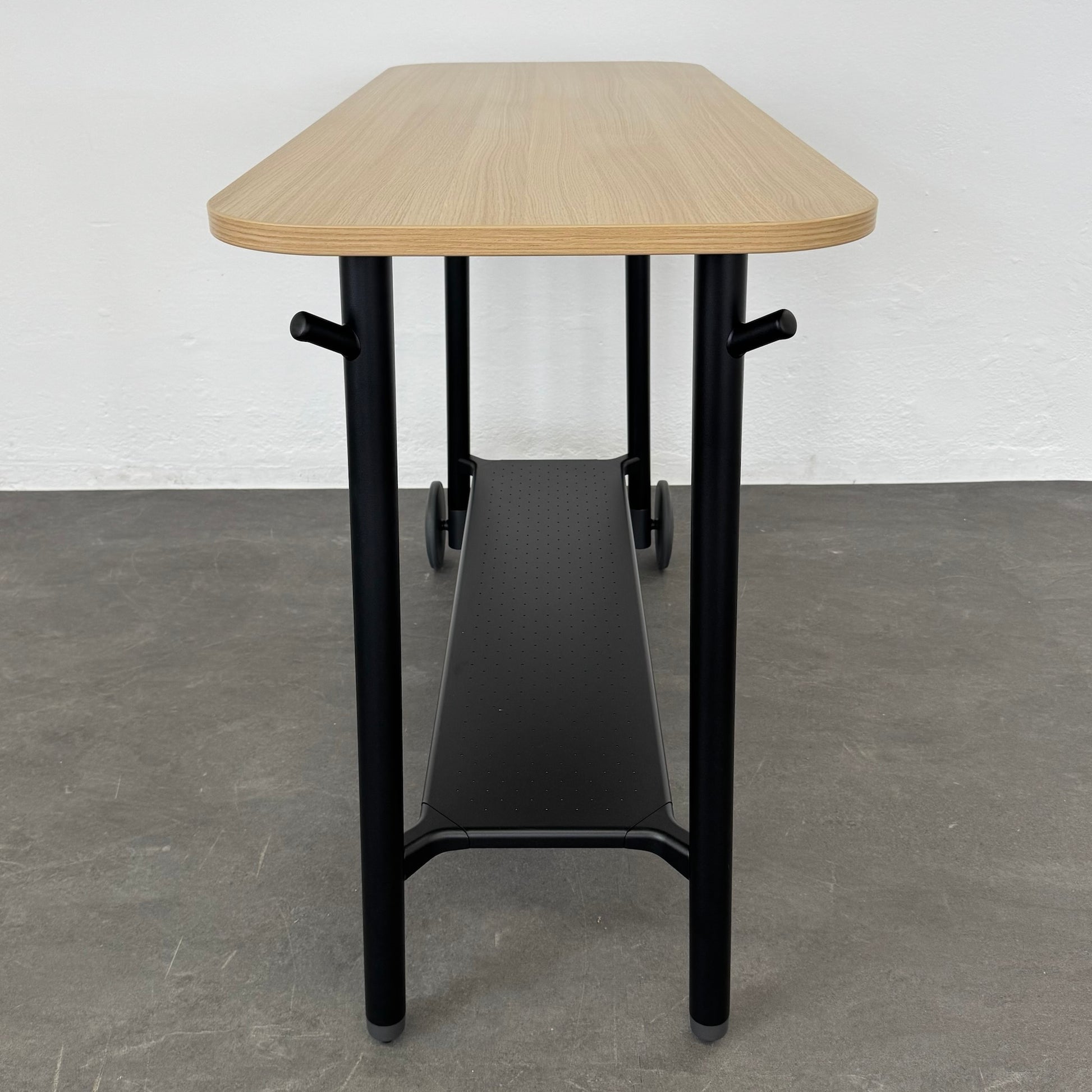Steelcase Flex Tisch Ansicht von vorne