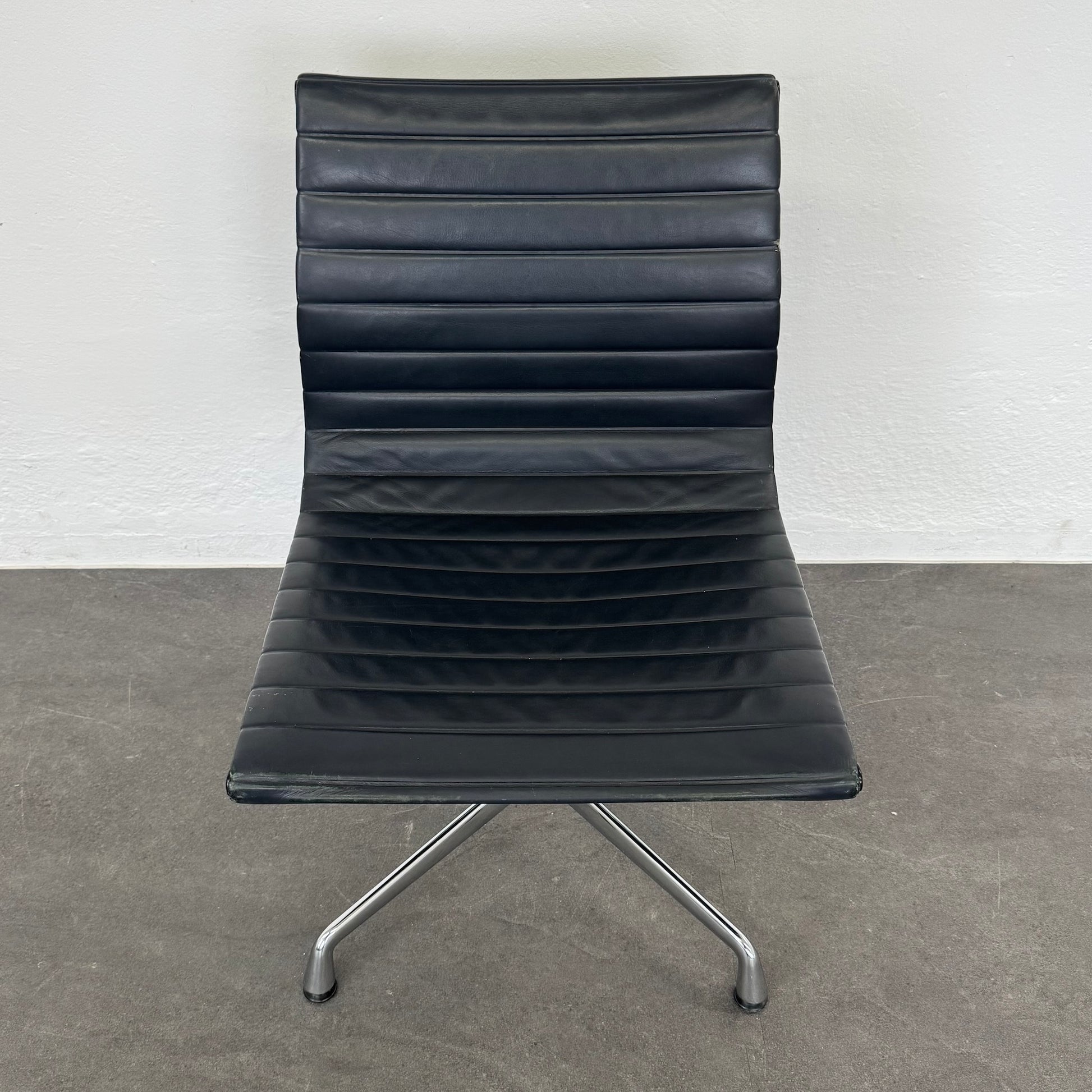 Vitra Eames Alu Chair EA106 Leder Schwarz - 6038761