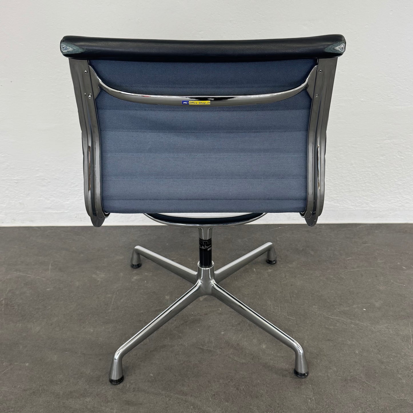 Vitra Eames Alu Chair EA106 Ansicht von hinten - 6038761