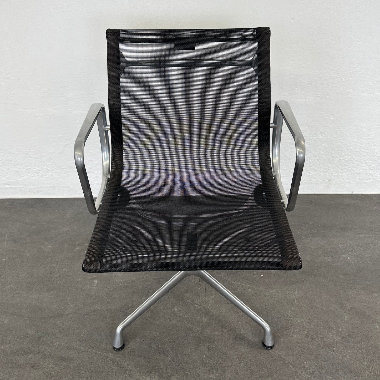 Vitra Eames Alu Chair EA107 Netzbezug Schwarz - 6038762