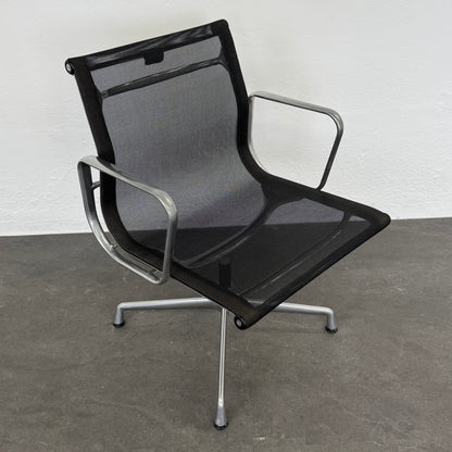 Vitra Eames Alu Chair EA107 Netz mit Armlehnen - 6038762