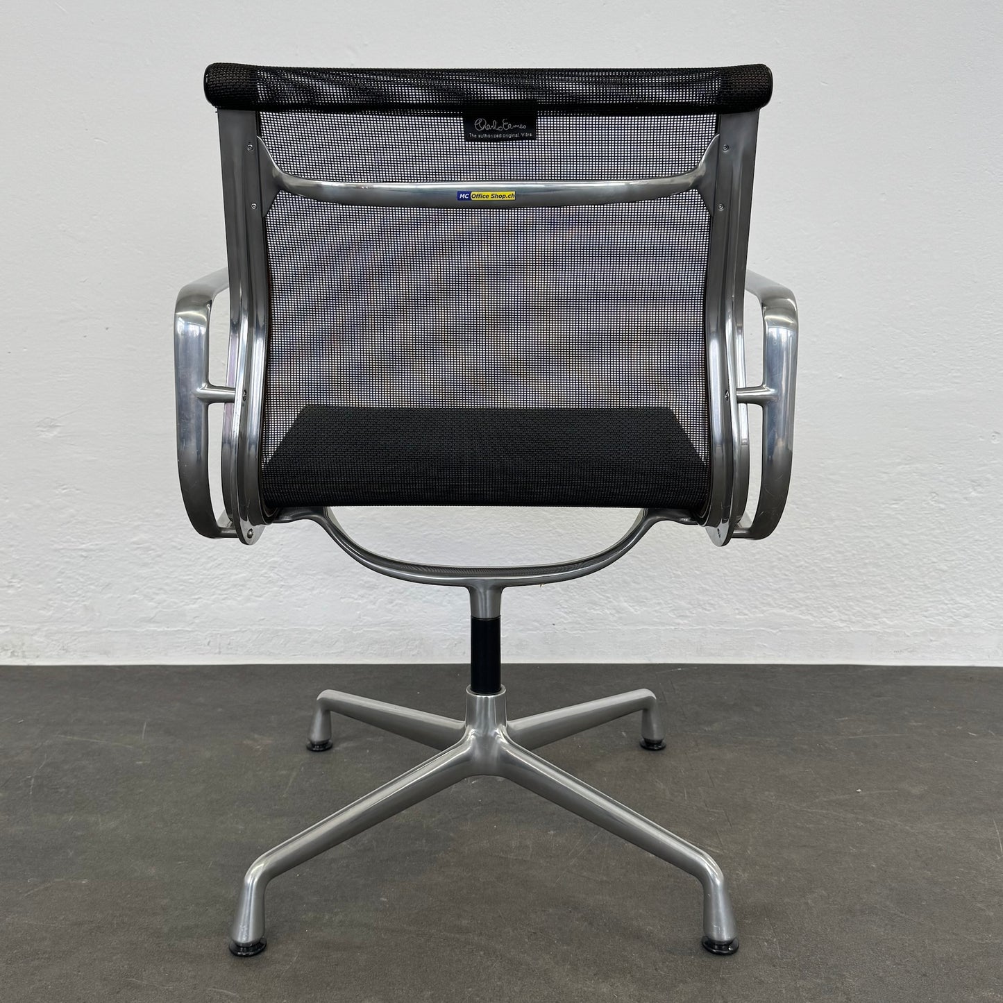 Vitra Eames Alu Chair EA107 Netzt Ansicht von hinten - 6038762