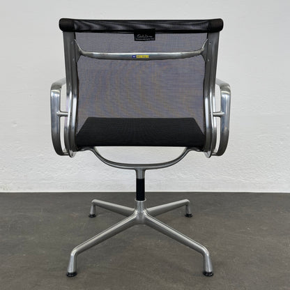 Vitra Eames Alu Chair EA107 Netzt Ansicht von hinten - 6038762