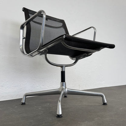 Vitra Eames Alu Chair EA107 Netz Ansicht von unten links - 6038762