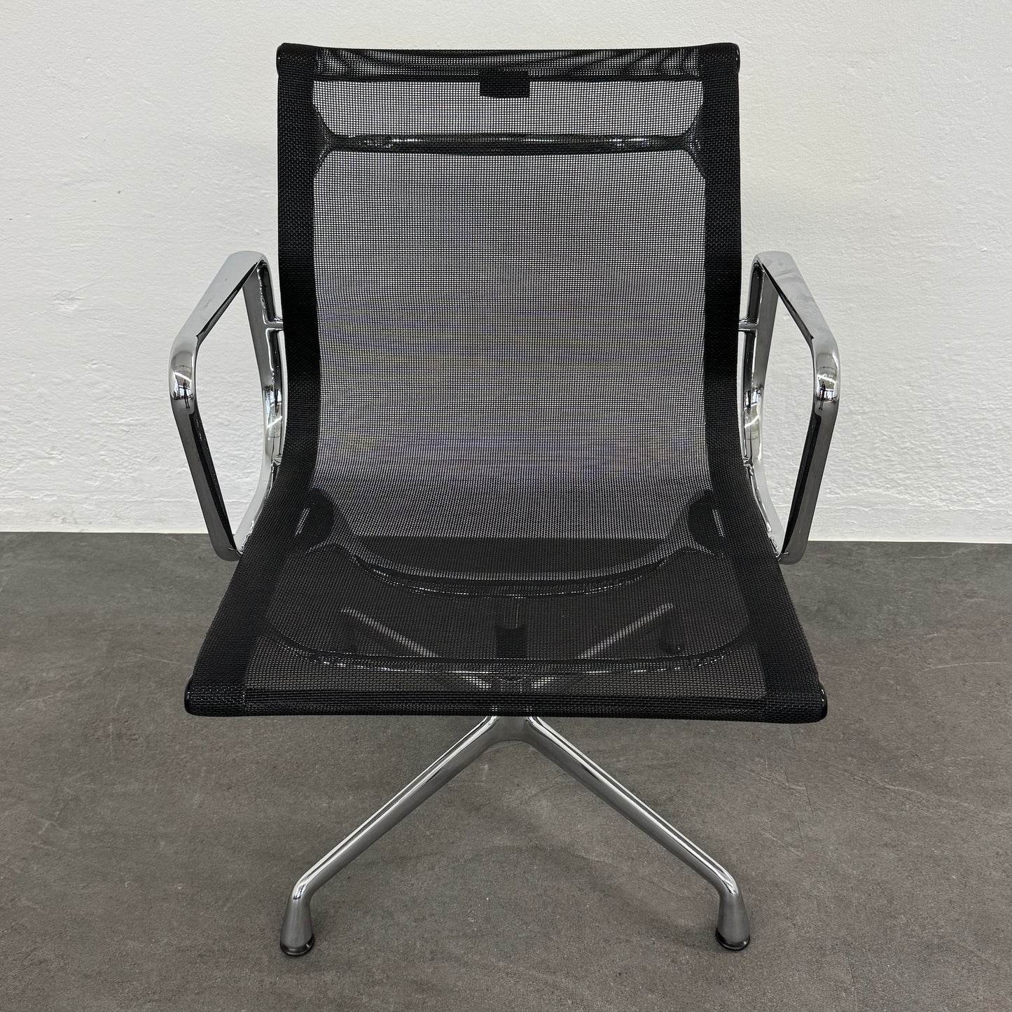 Vitra Eames Alu Chair EA108 Netzbezug Schwarz - 6038768