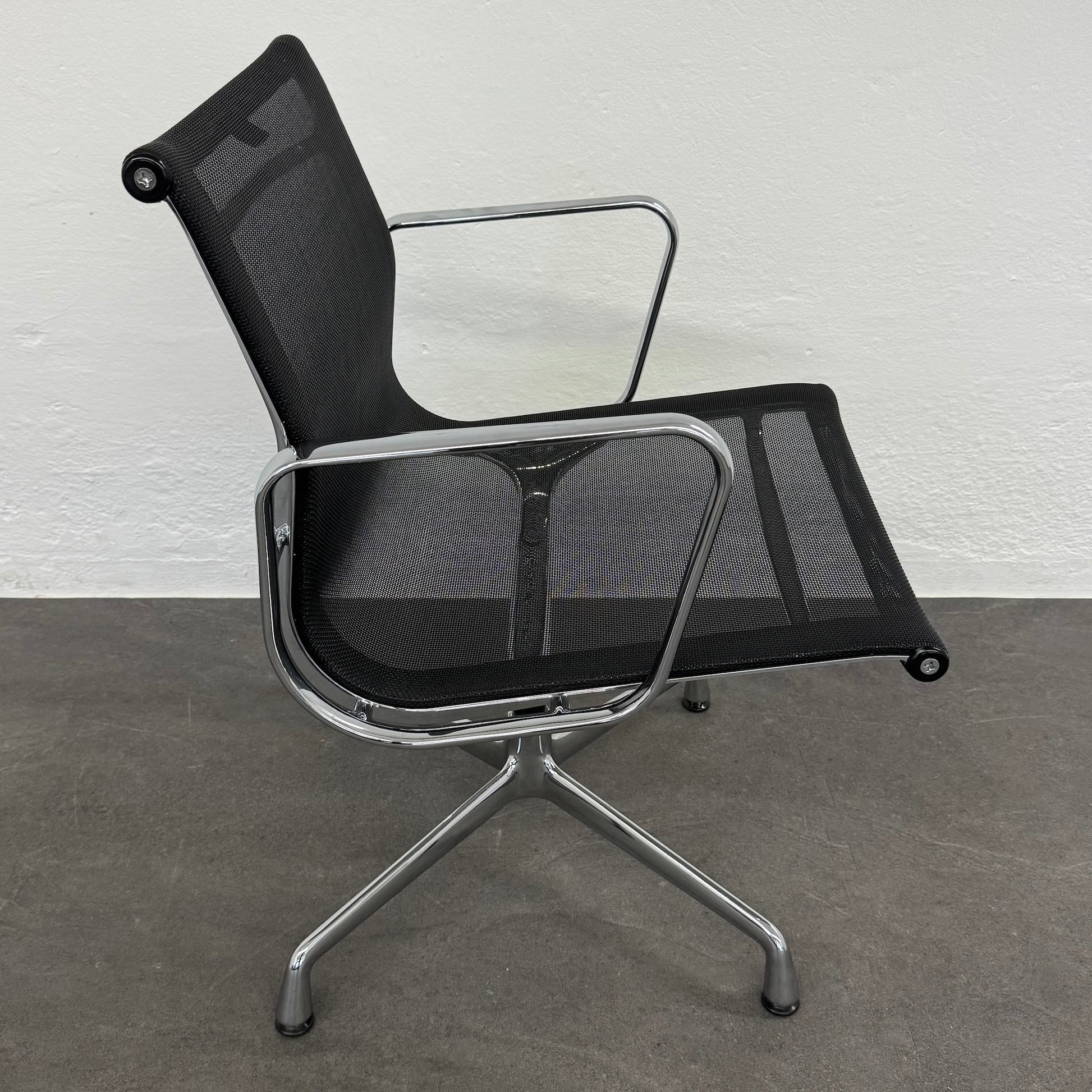 Vitra Eames Alu Chair EA108 Netz mit Gestell Chrom glanz - 6038768