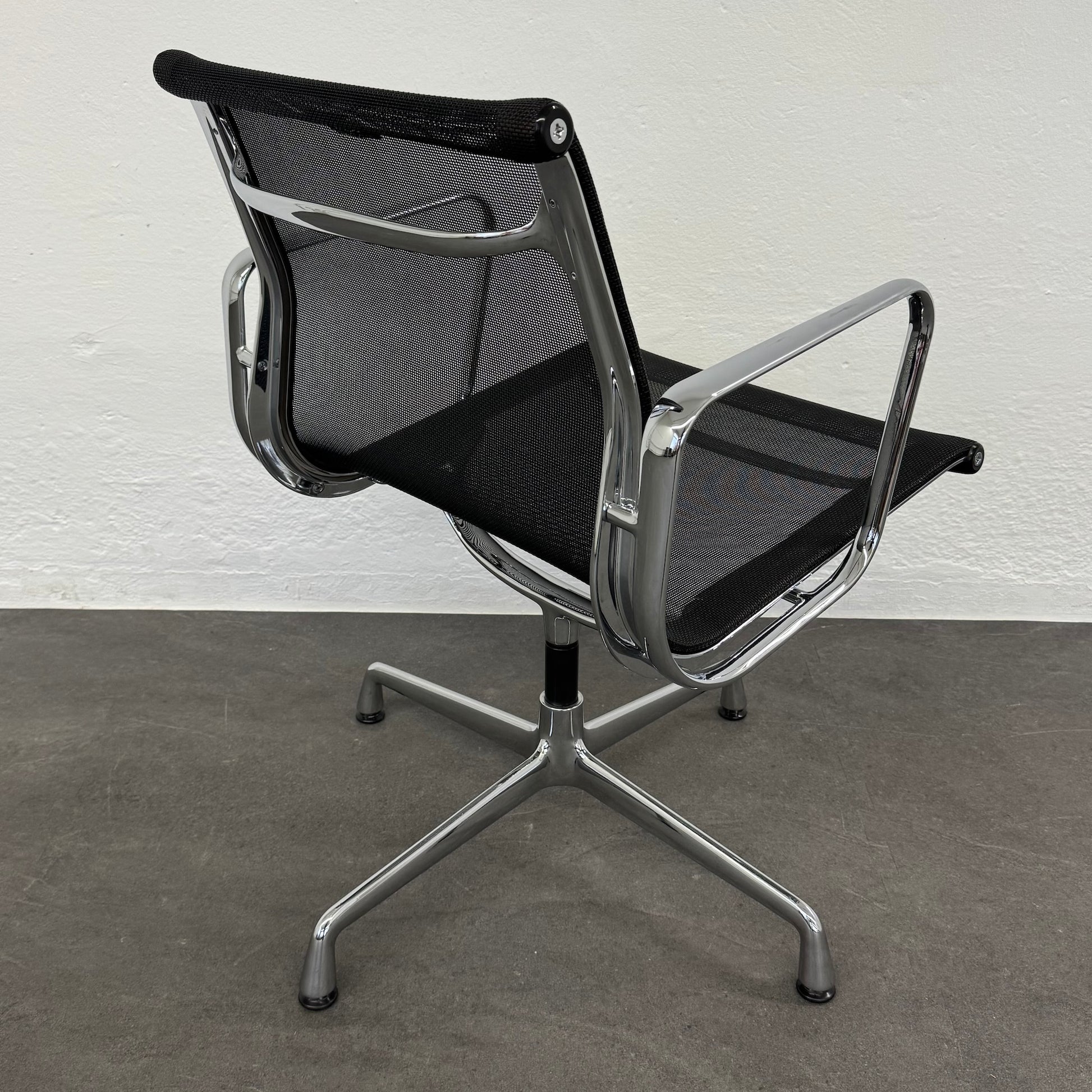 Vitra Eames Alu Chair EA108 Netz Leichte Patina - 6038768