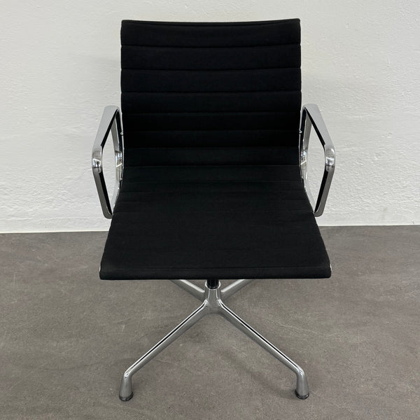 Vitra Eames Alu Chair EA104 Hopsak
