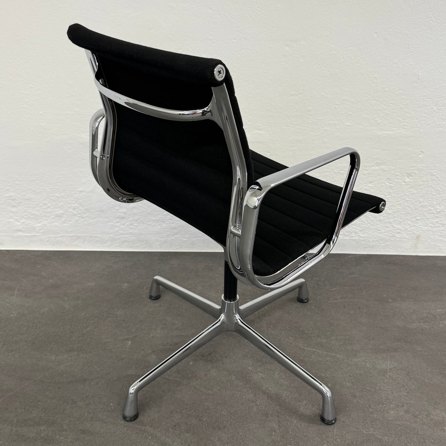 Vitra Eames Alu Chair EA104 Hopsakbezug Leichte Patina - 6038769