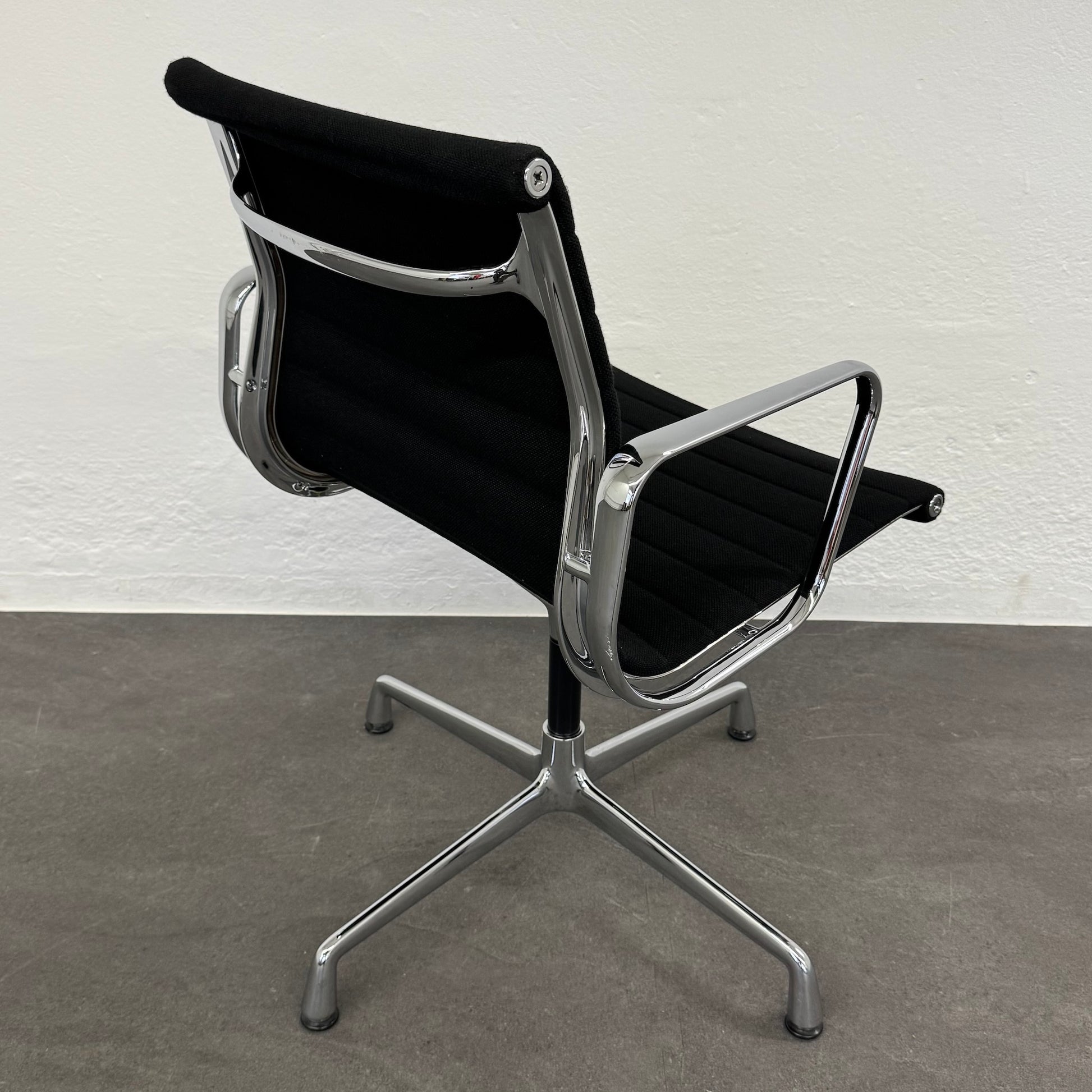 Vitra Eames Alu Chair EA104 Hopsakbezug Leichte Patina - 6038769