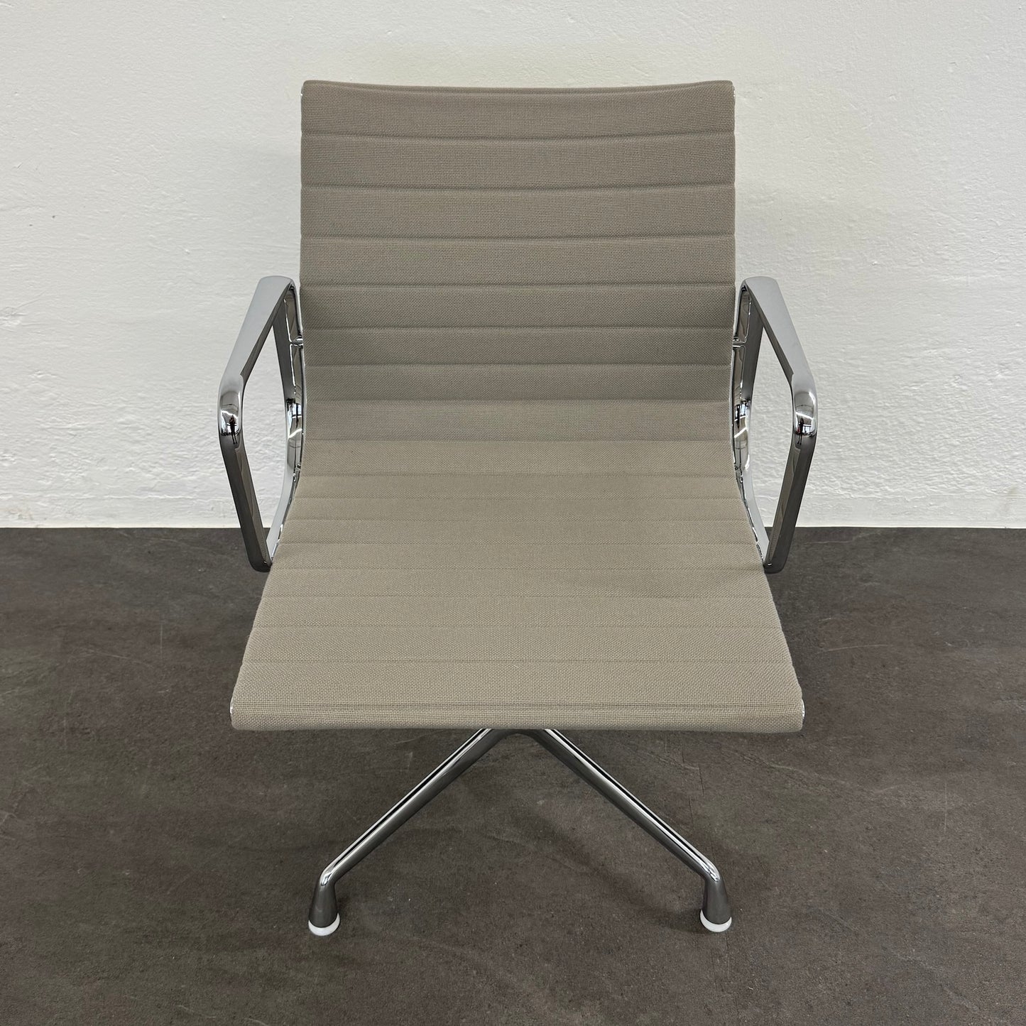 Vitra Eames Alu Chair EA108 Hopsakbezug Grau - 6038777