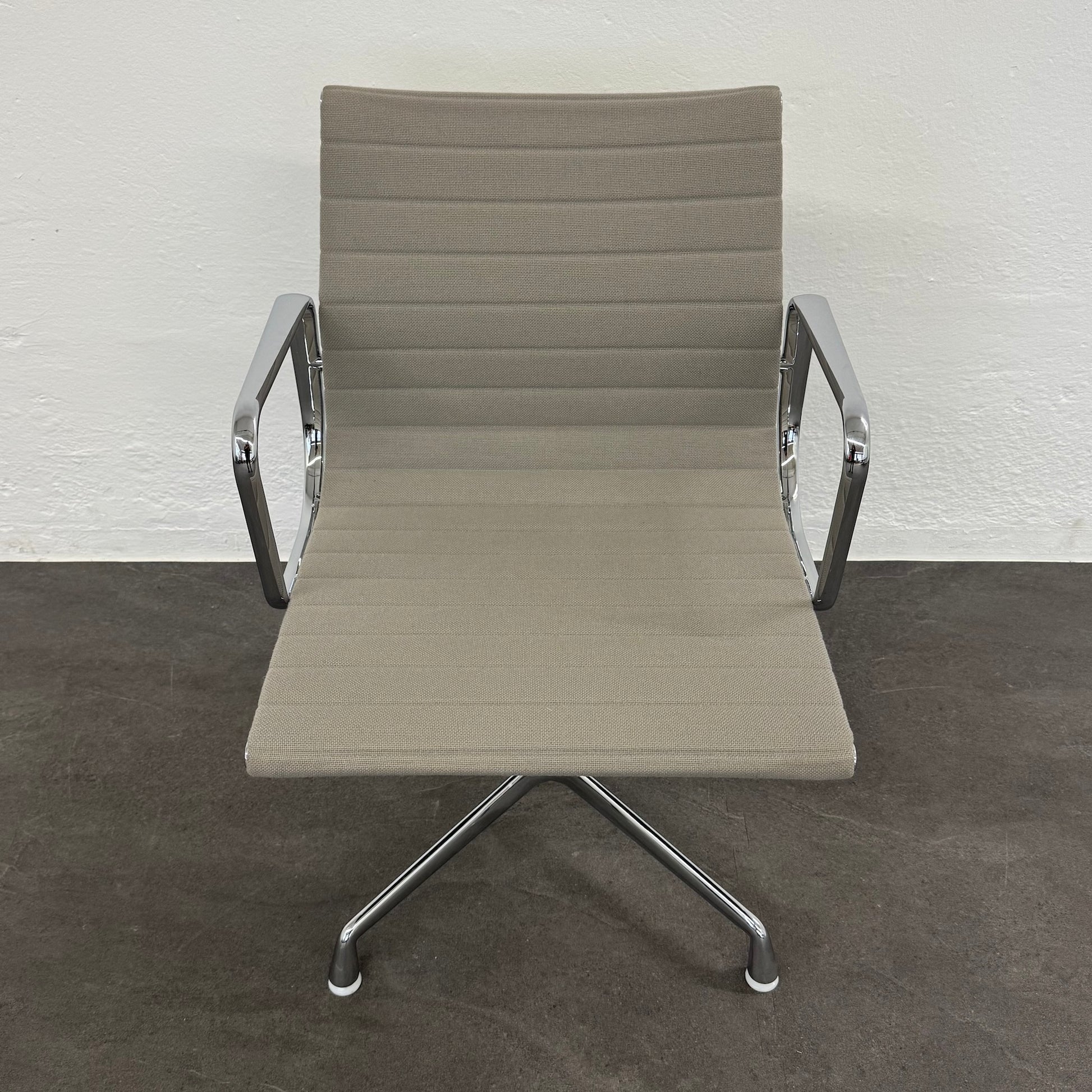 Vitra Eames Alu Chair EA108 Hopsakbezug Grau - 6038777
