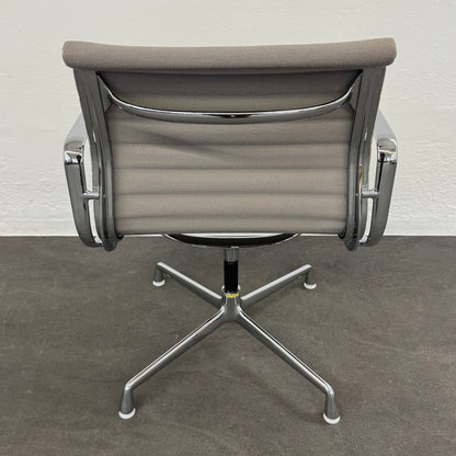 Vitra Eames Alu Chair EA108 Hopsakbezug Ansicht von hinten - 6038777