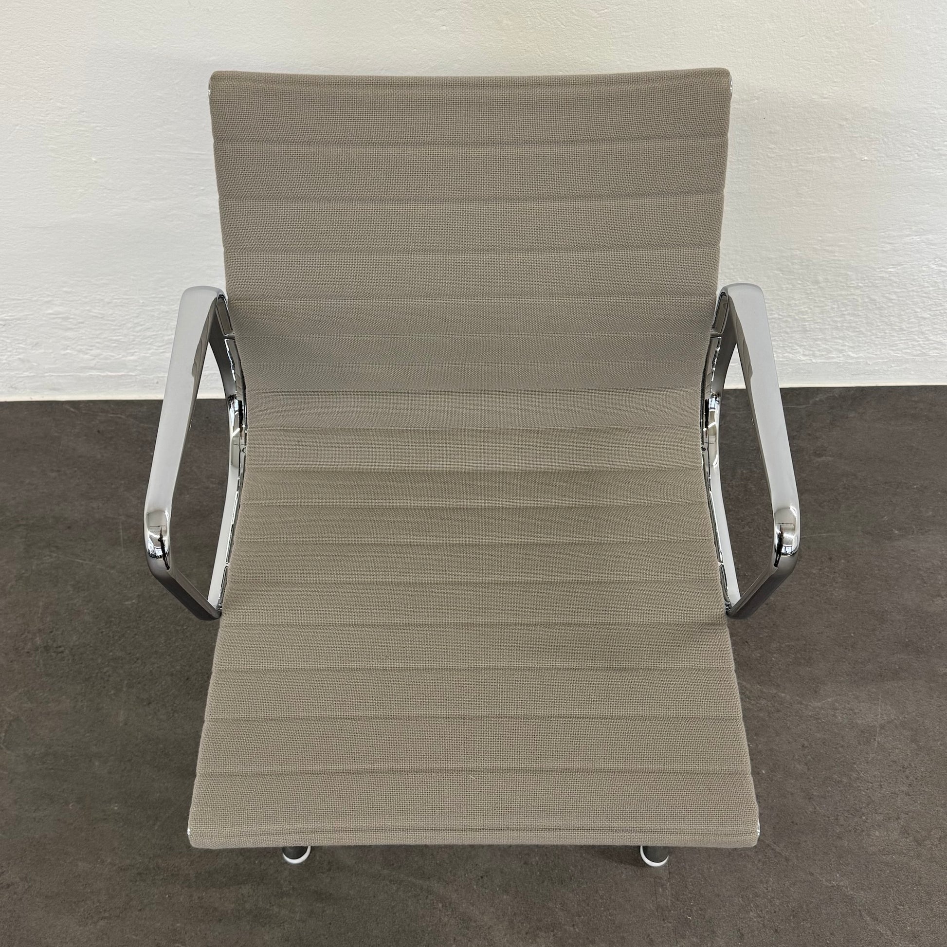 Vitra Eames Alu Chair EA108 Hopsakbezug Ansicht von oben - 6038777